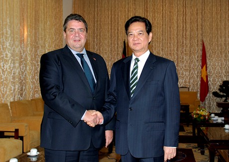 PM Nguyen Tan Dung and German Vice Chancellor and Federal Minister of Economic Affairs and Energy Sigmar Gabriel, Ho Chi Minh City, November 21, 2014