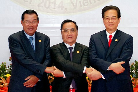 Cambodian PM Hun Sen (1st L); Lao PM Thongsinh Thammavong (2nd from L) and PM Nguyen Tan Dung,Vientiane, Laos, November 25, 2014
