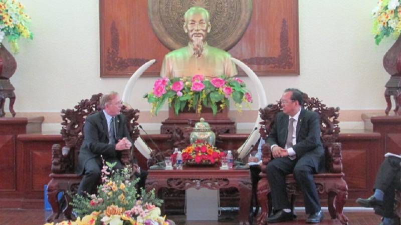 Mr. Chairman of the Can Tho city People's Commiittee received HE. Mr. David Davine, Ambassador of Canada to Vietnam