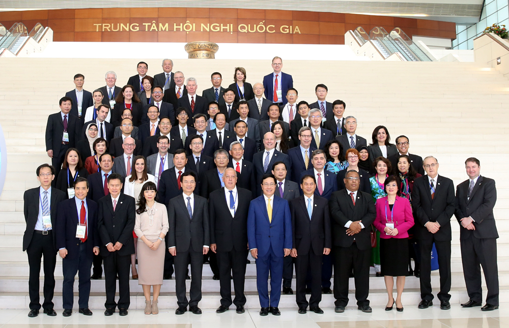 Given the proliferation of emerging regional arrangements, Deputy PM, FM Pham Binh Minh calls on APEC to further transform itself to reassert its relevance and better serve as the premium regional economic forum. Our cooperation and integration need to be broader in scope and deeper in substance. Photo: VGP