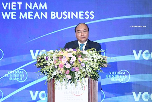 Prime Minister Nguyen Xuan Phuc delivering a speech at the Viet Nam Business Summit 2018 (VBS 2018)