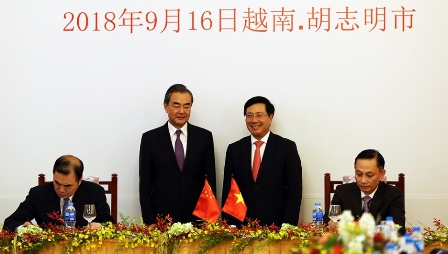 Deputy Prime Minister and Foreign Minister Pham Binh Minh (R) and State Councillor and Foreign Minister of China Wang Y